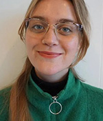 Bildet kan inneholde: briller, smil, synsomsorg, kjeve, briller.